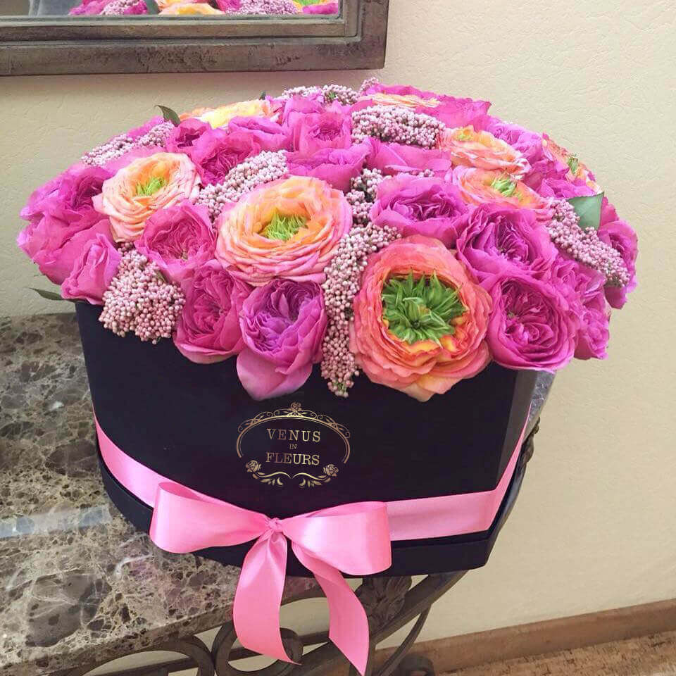 Пионовидные розы в сердце от 41 шт.