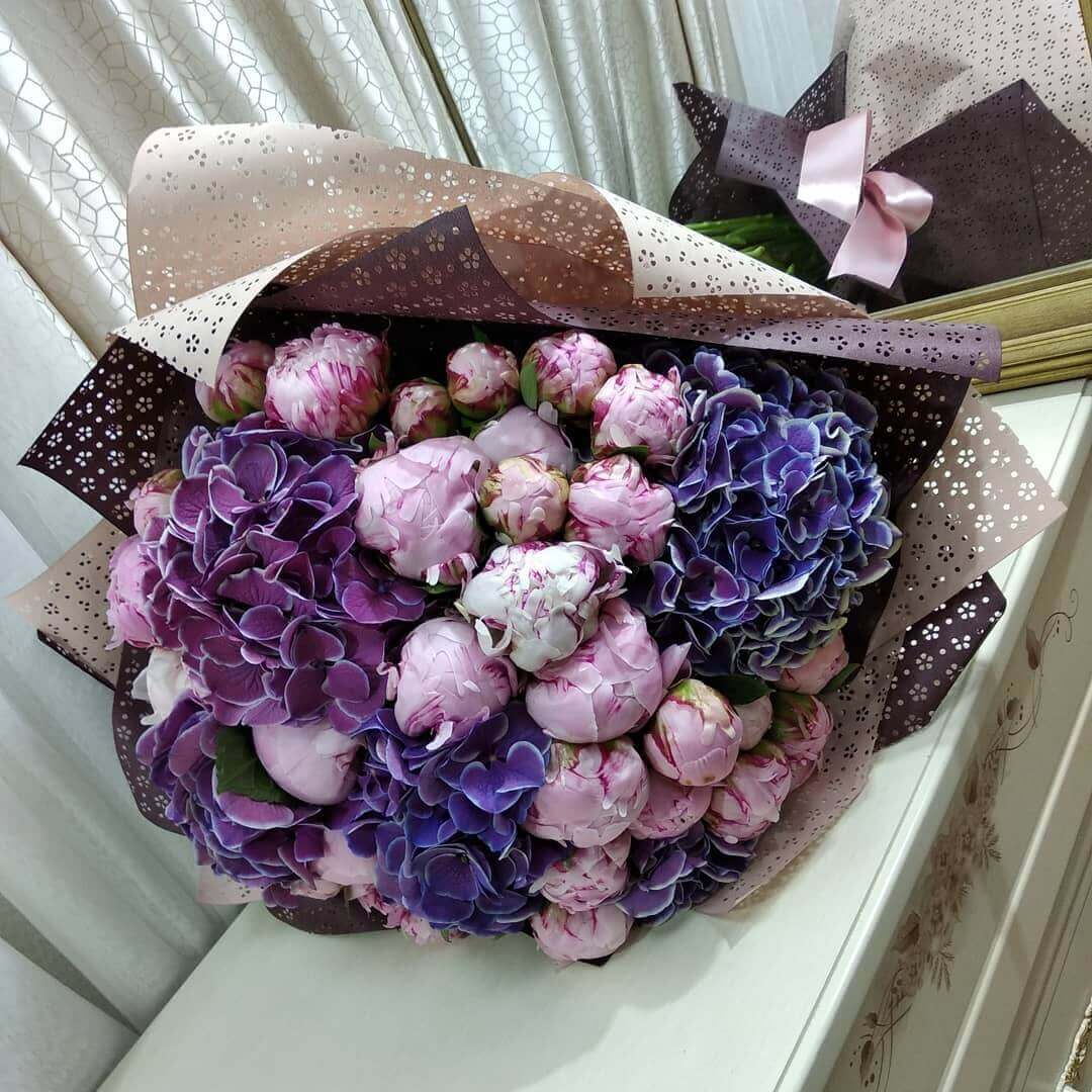 Букет из пионов и гортензий - 35 шт.