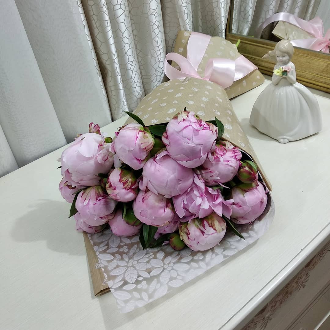 Розовые пионы в букете - 19 шт.