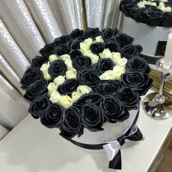 Черные розы с датой от 51 шт.