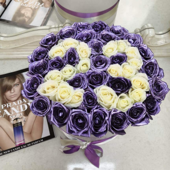 Фиолетовые розы с датой от 51 шт. Фиолетовые розы с датой от 51 шт.