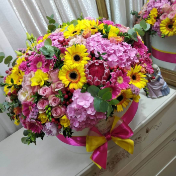 Букет "Краски мира" от 81 шт.