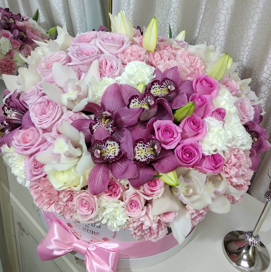 Орхидеи с гвоздиками в миксе от 61 шт.