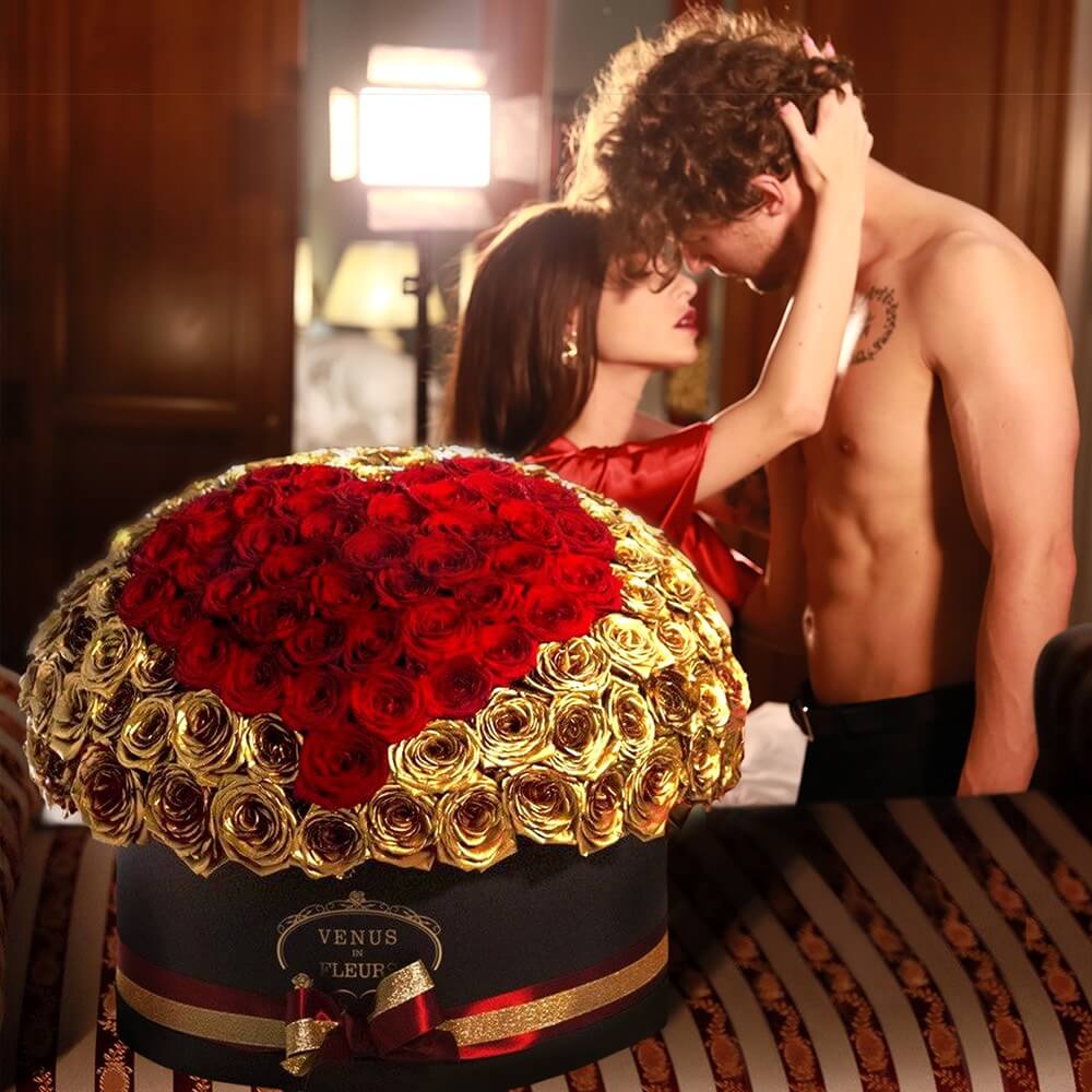 Золотые розы с сердцем (шар) от 101 шт.