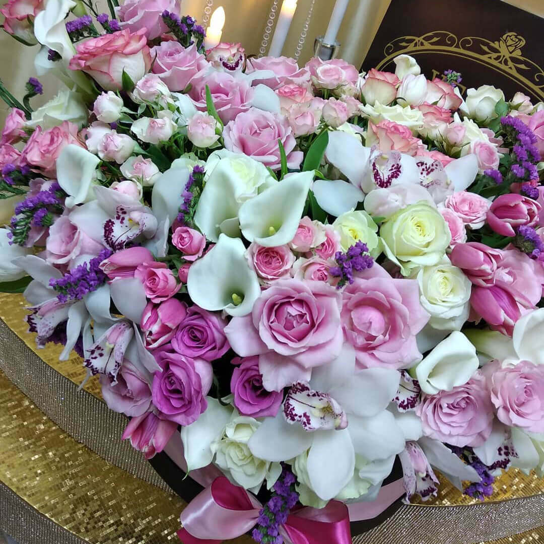 Микс из цветов в коробке от 121 шт.