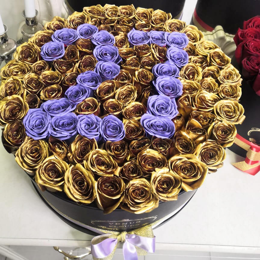 Золотые розы с фиолетовой датой от 51 шт.