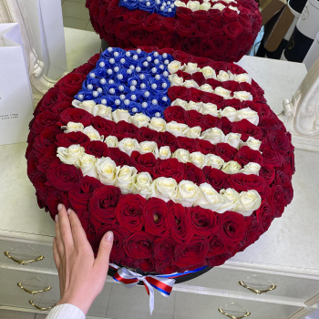 Американский флаг из роз от 101 шт.