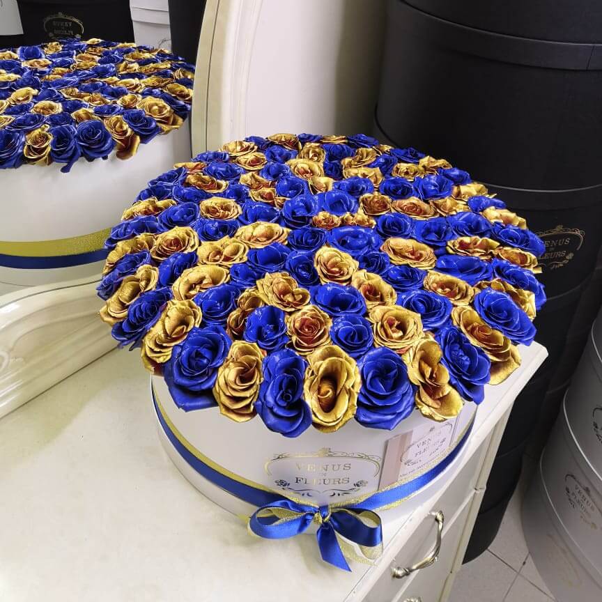 Сине-золотые розы в коробке от 9 шт.