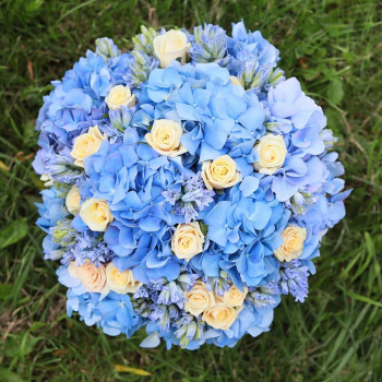 Гортензии с розами от 51 шт.