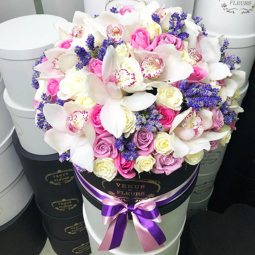 Микс орхидей с розами от 51 шт.