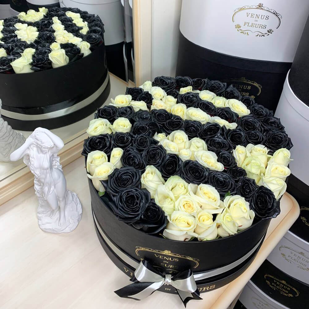 Зебра из роз - 101 шт.