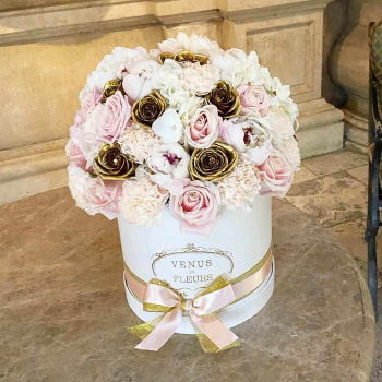 Бело-розовый микс из цветов от 51 шт.