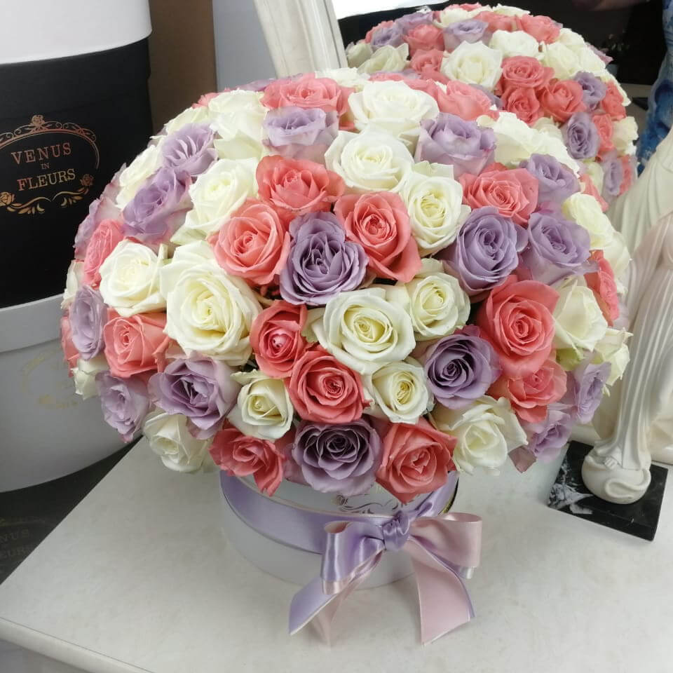 101 роза в нежном миксе - шар