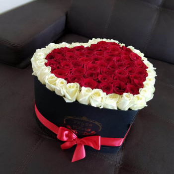 101 красная роза с окантовкой - сердце