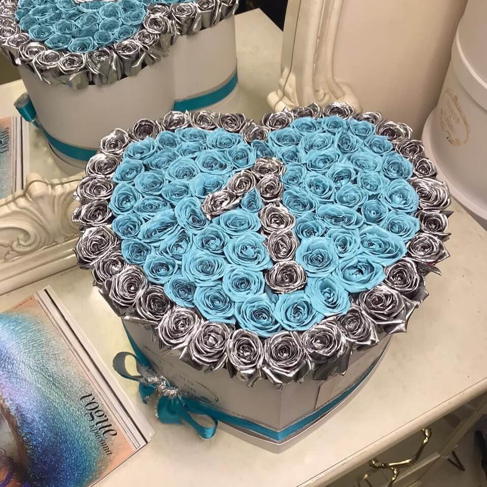 101 голубая роза с датой