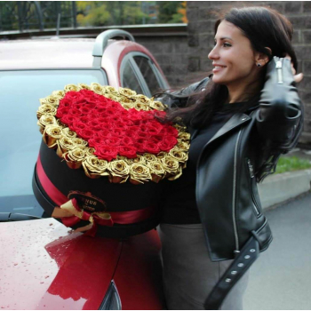 101 золотая роза с красным сердцем 101 золотая роза с красным сердцем