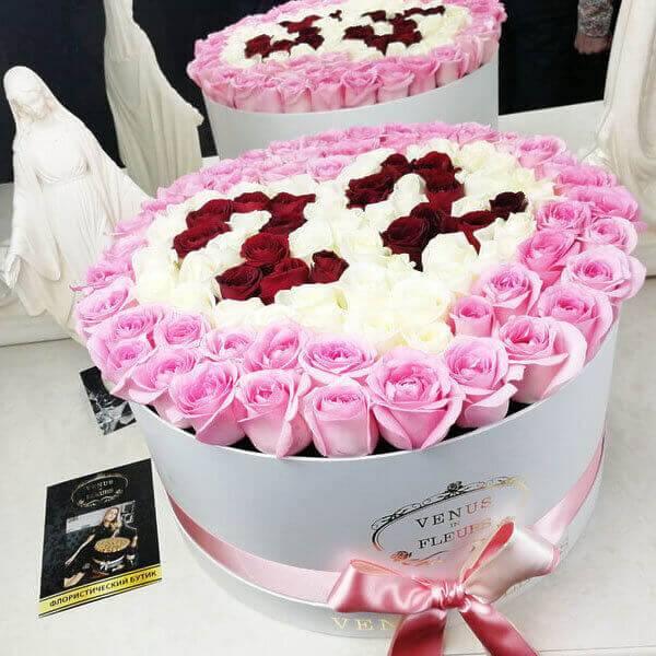 Розовые розы с сердцем - 101 шт.