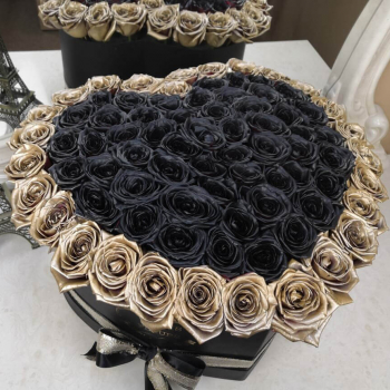 101 черная роза с окантовкой - сердце