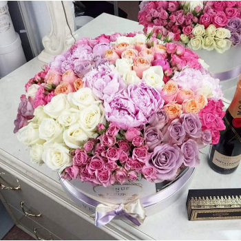 Розы с пионами в миксе - 101 шт.