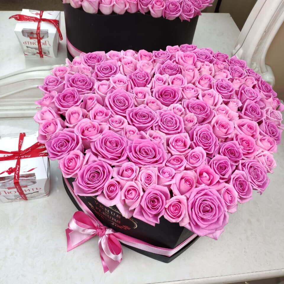 101 розовая роза в сердце - микс
