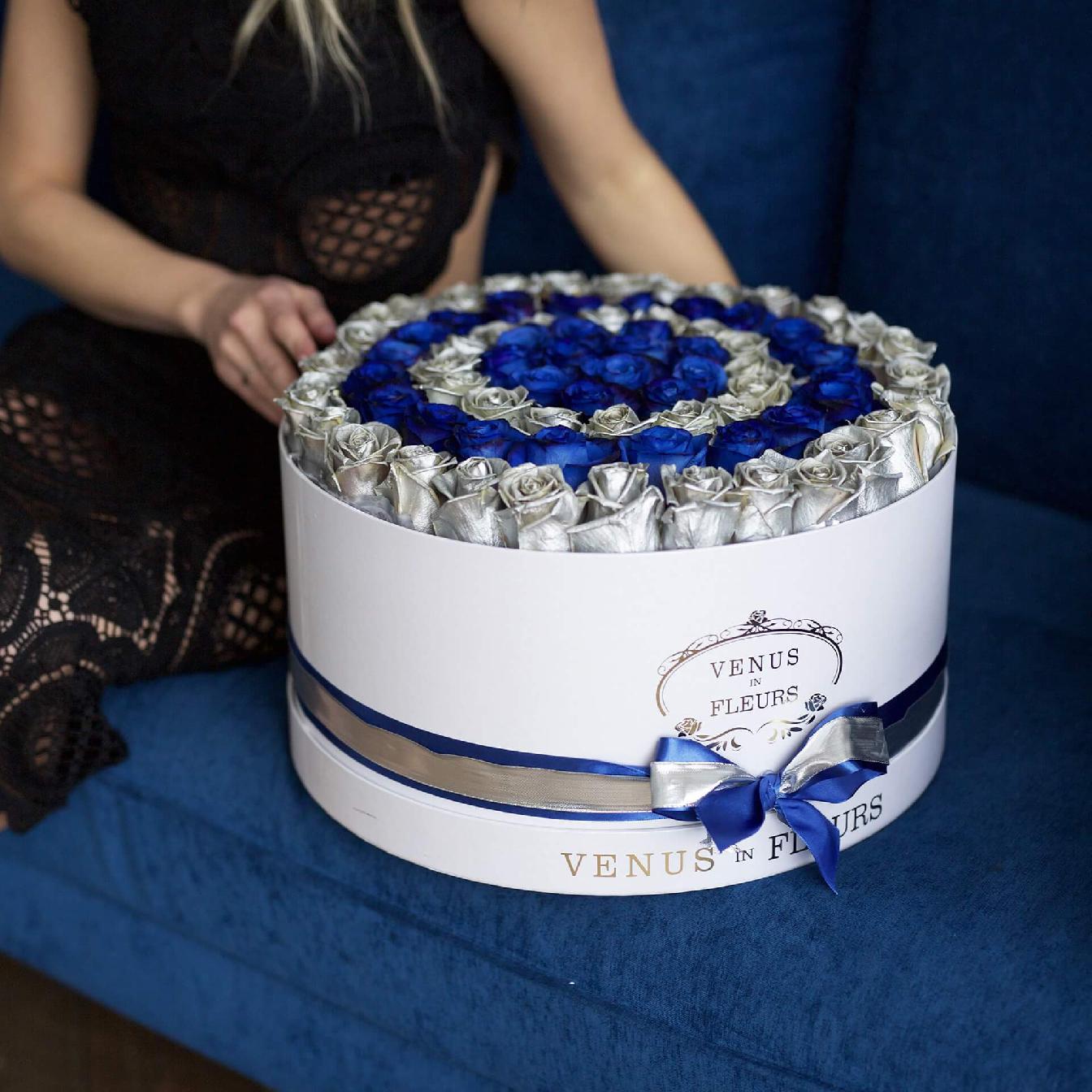 101 синяя роза с окантовкой