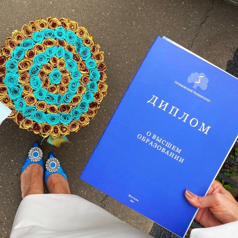 101 бирюзово-золотая роза в коробке