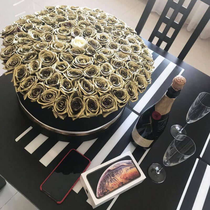 101 золотая роза в коробке