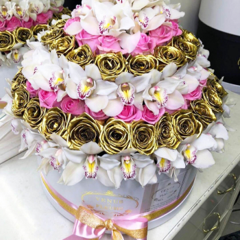 Стильный букет с золотыми от 51 шт.