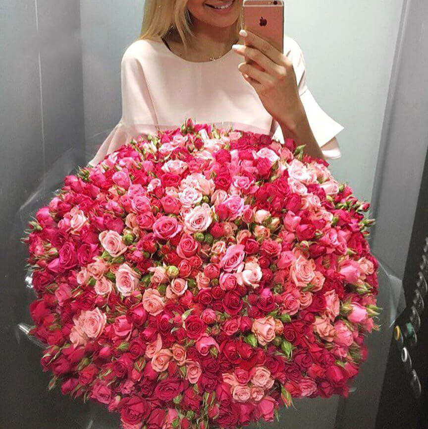 Букет из кустовых роз - 101 шт.