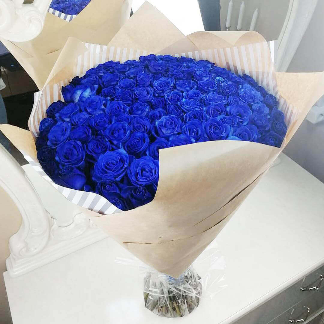 101 синяя роза в букете