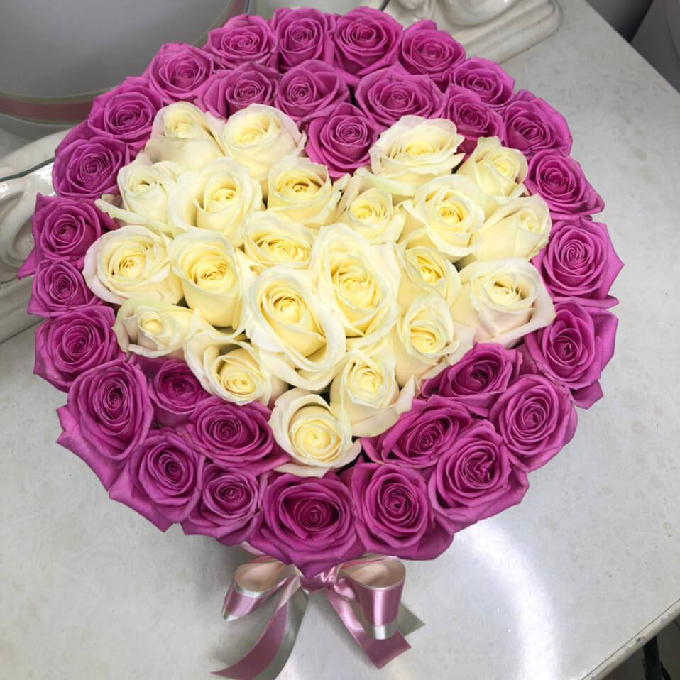 55 розовых роз с белым сердцем