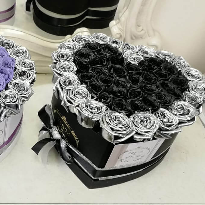 51 черная роза с серебряной окантовкой