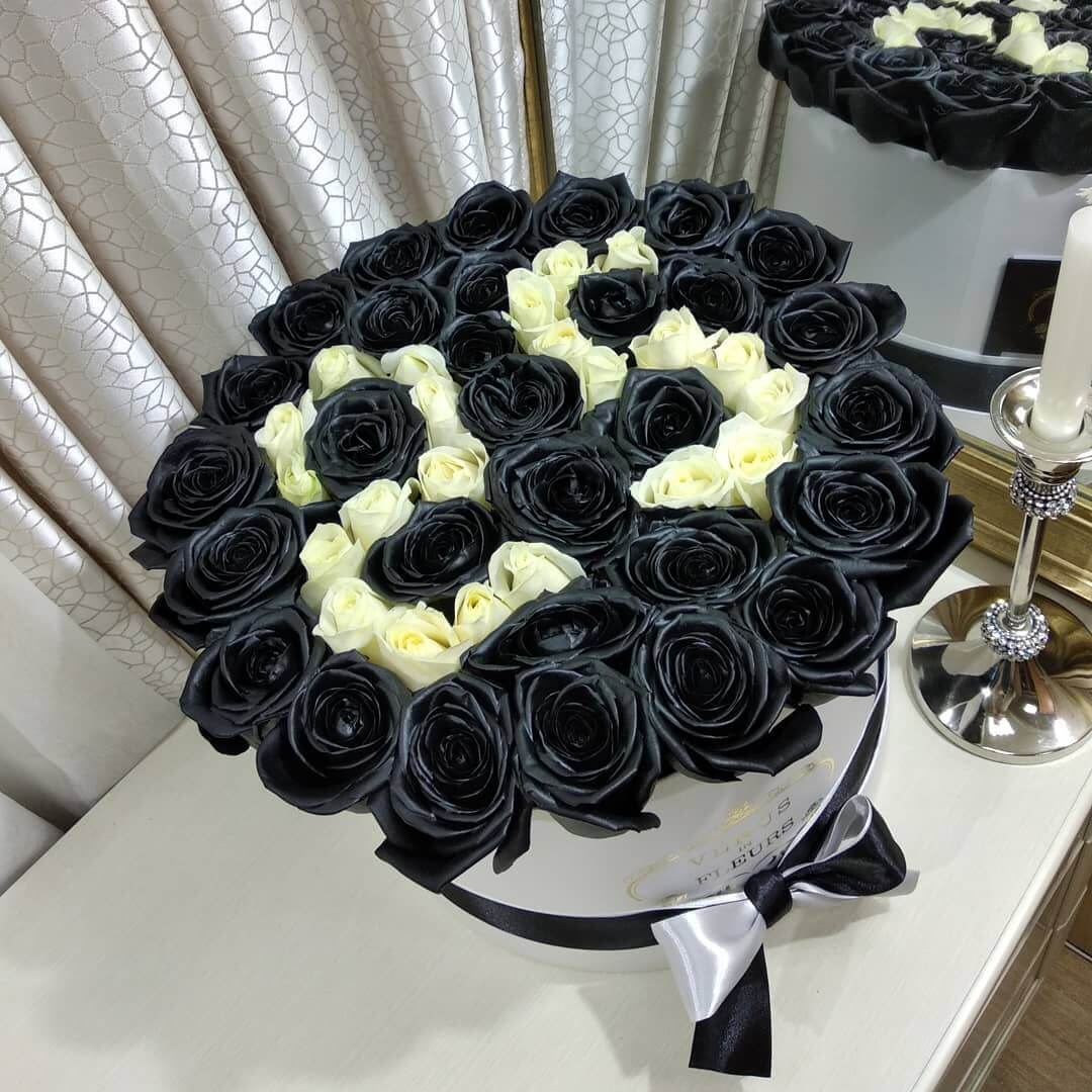 51 черная роза с белой датой