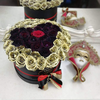 51 золотая роза с черным сердцем