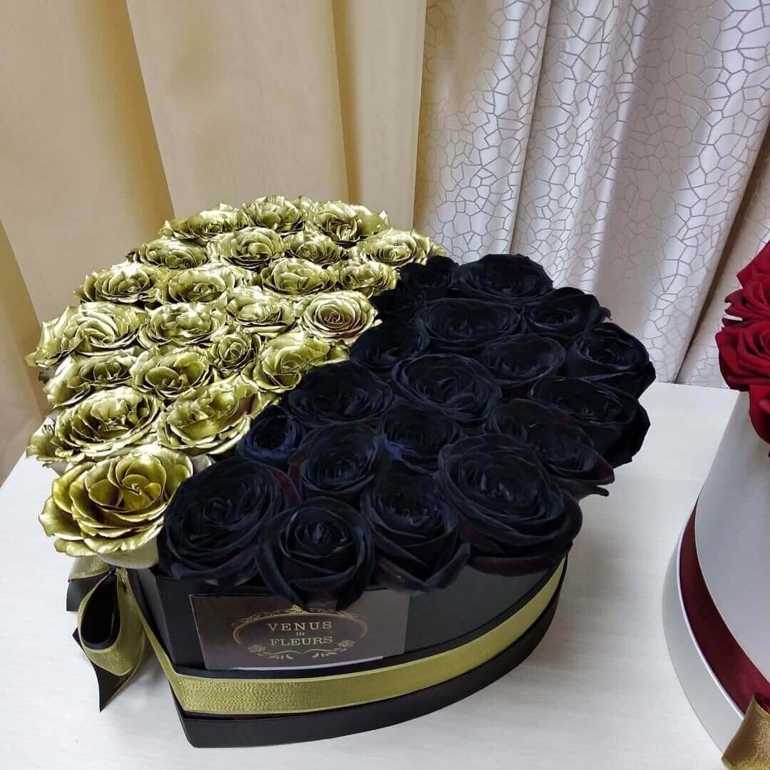 55 черно-золотых роз - сердце