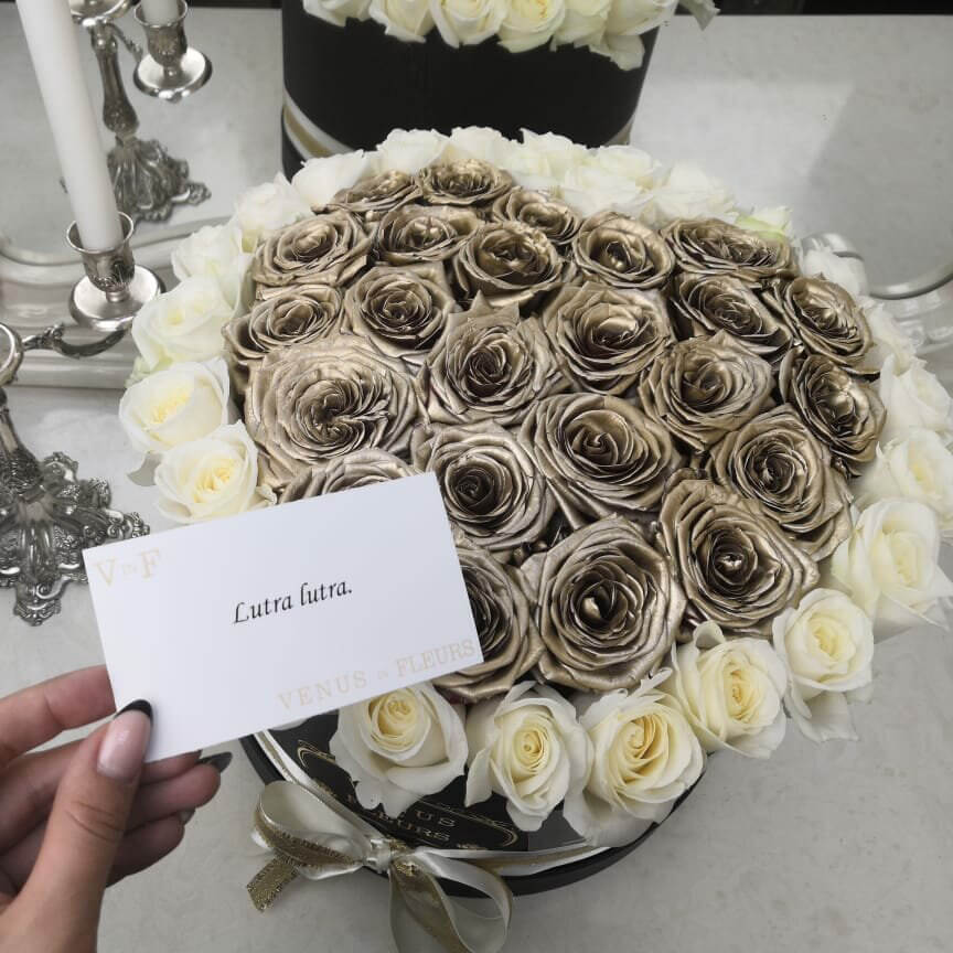 Золотое сердце с белой окантовкой - 55 шт.