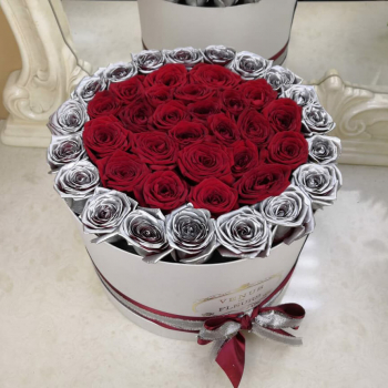 51 красная роза с окантовкой