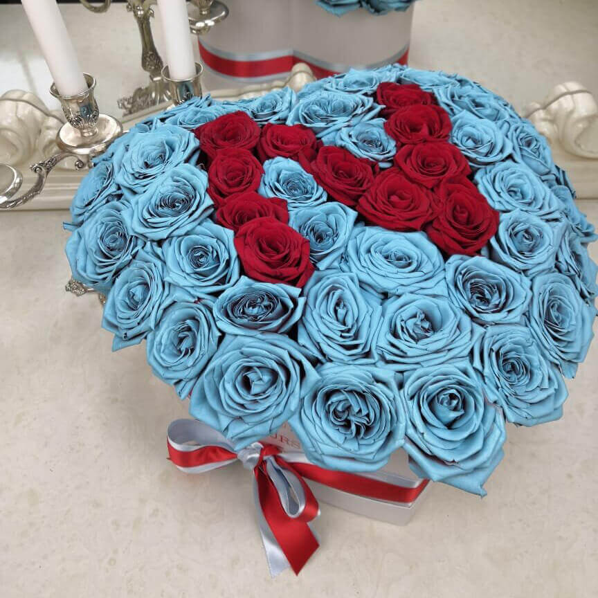 51 голубая роза с красной буквой