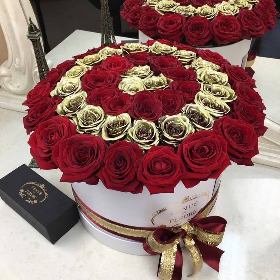 65 красно-золотых роз - спираль