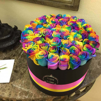 51 радужная роза в коробке