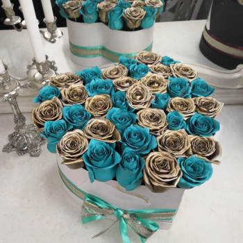 Золотые розы с бирюзовыми - 51 шт.
