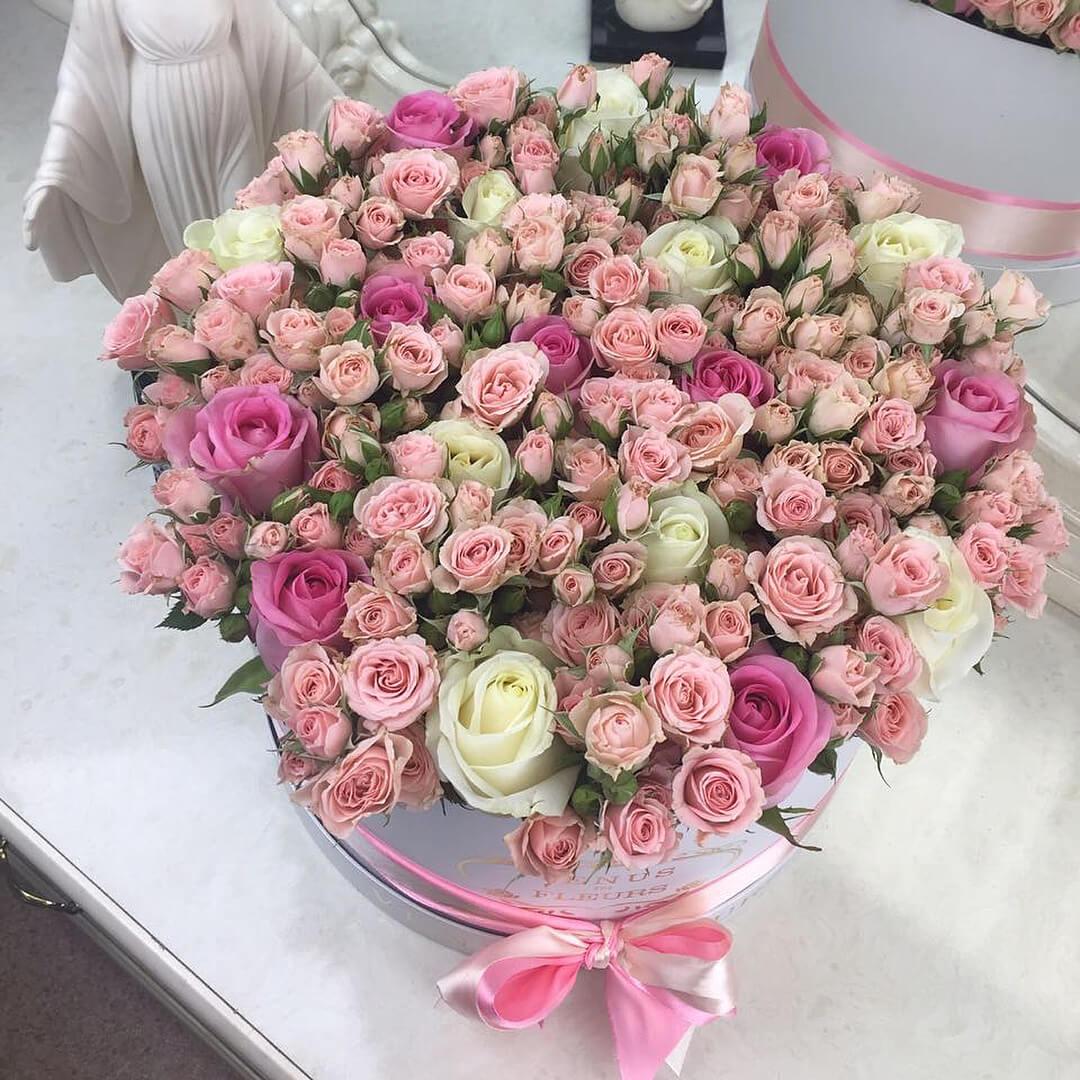 51 кустовая роза в коробке