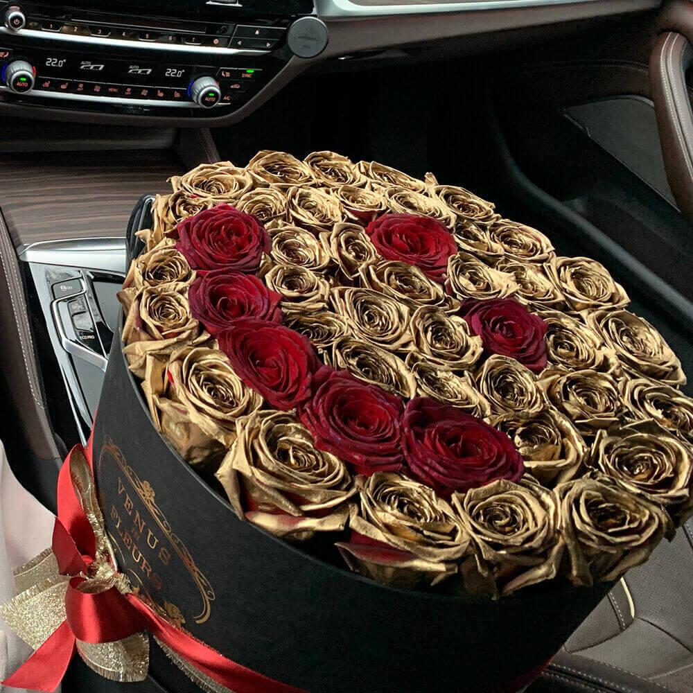 65 золотых роз с улыбкой