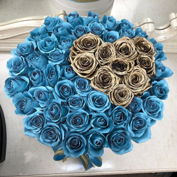 51 голубая роза с золотым сердцем