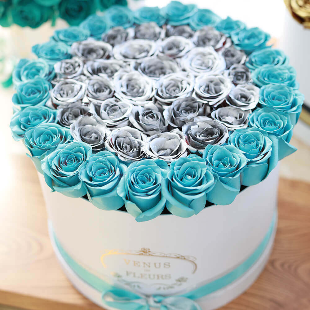 55 серебряных роз с окантовкой