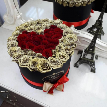 51 золотая роза с красным сердцем