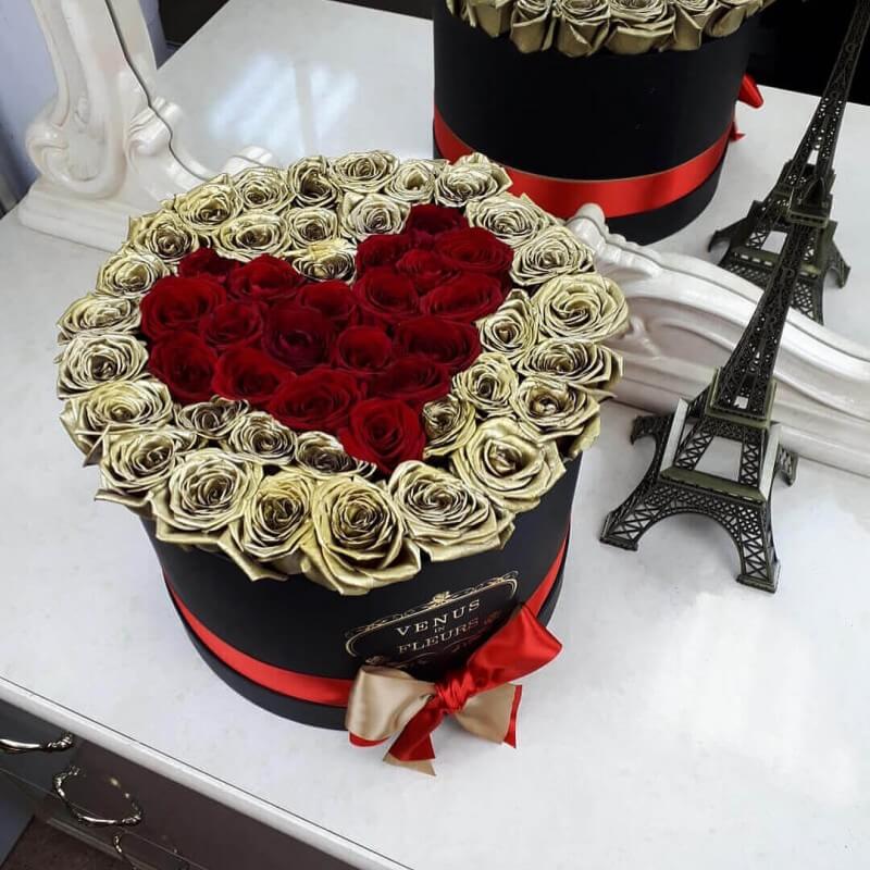 51 золотая роза с красным сердцем