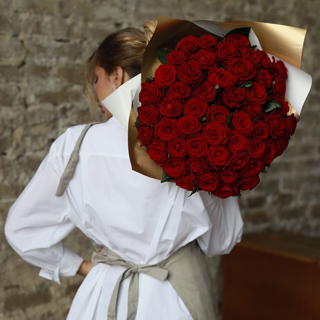 55 красных роз в букете 