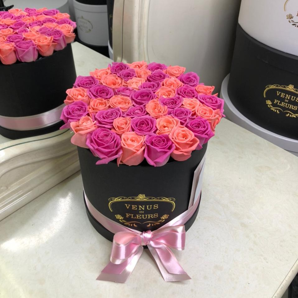 25 розовых роз в миксе