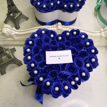 51 синяя роза в коробке - сердце